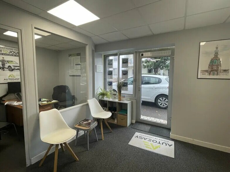 Retail in Carquefou to rent - Interior Photo - Image 3 of 4