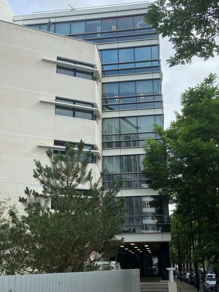 1 Rue François Jacob, Rueil-Malmaison to rent - Building Photo - Image 2 of 12