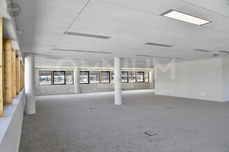 Office in Dardilly to rent Building Photo- Image 2 of 17