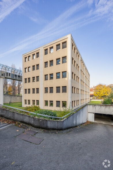 31 Place Jules Grandclément, Villeurbanne for sale - Building Photo - Image 3 of 3