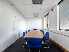 268 A Chase Rd, London to rent Interior Photo- Image 2 of 8