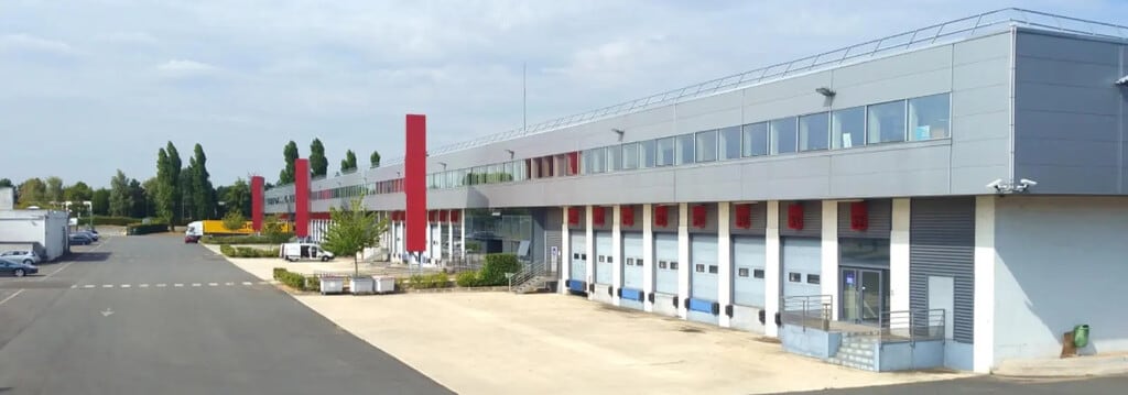 Location Local d'activités 8 577 m² - Photo 1