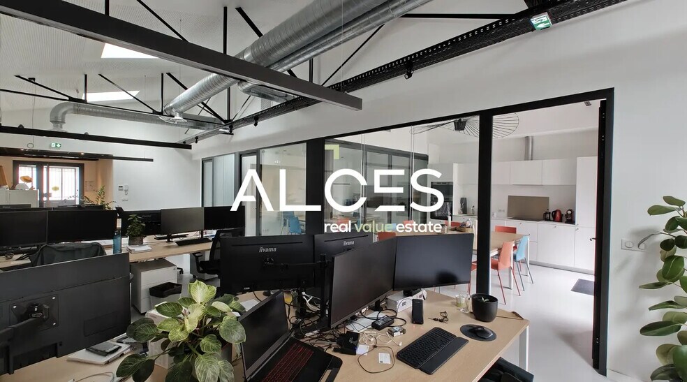 Office in Bordeaux to rent - Interior Photo - Image 1 of 2