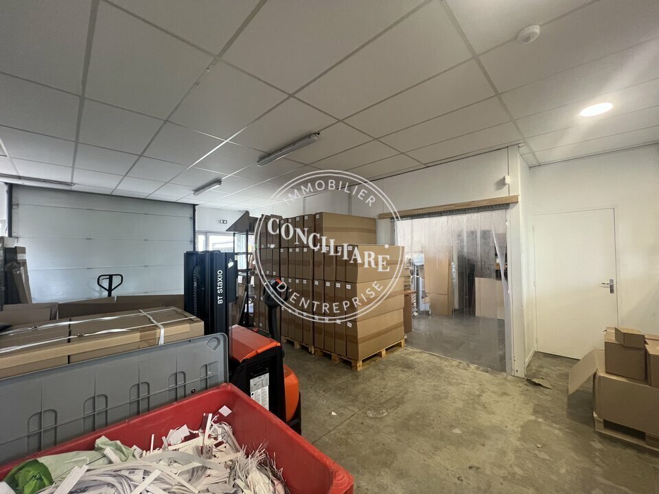 Light Industrial in Toulouse for sale Interior Photo- Image 1 of 5