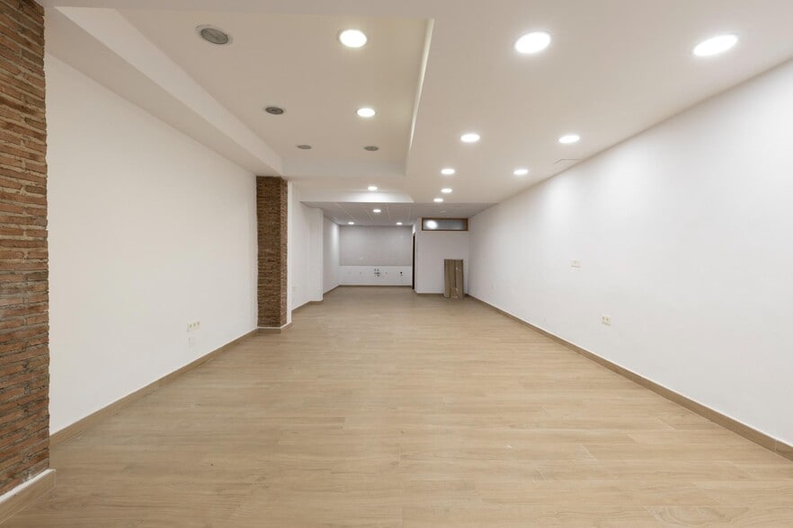 Calle Almona de San Juan de Dios, 15, Granada, Granada for sale - Building Photo - Image 2 of 21