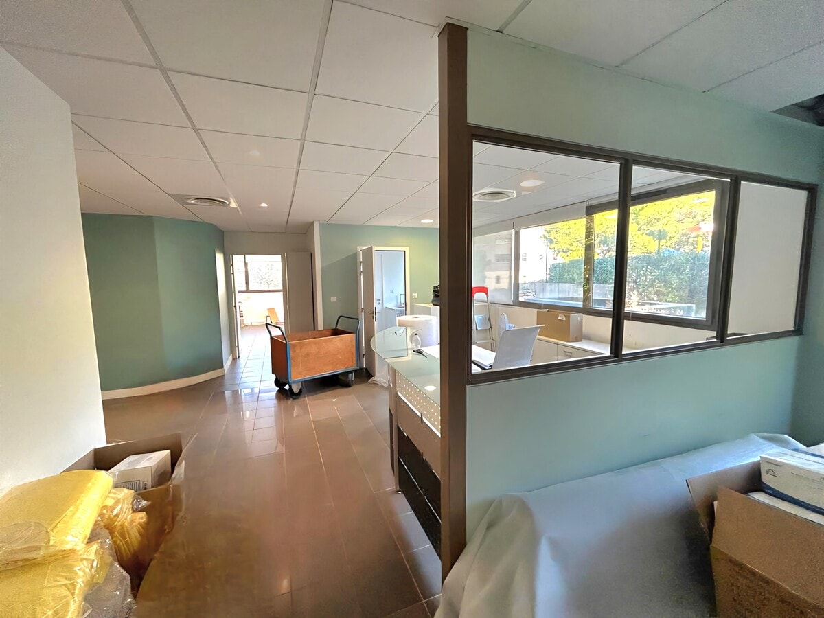 515 Avenue De La Tramontane, La Ciotat, BDR 13600 - - - Interior Photo - Image 2 of 4