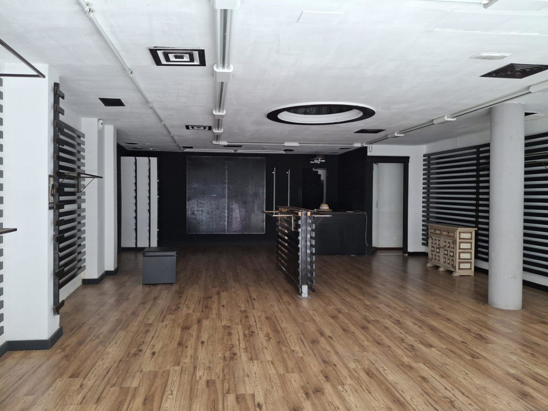 Retail in Mataró, Barcelona to rent Primary Photo- Image 1 of 2