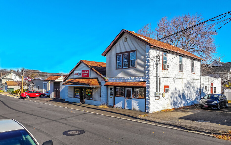 145 Lincoln Ave, Penndel, PA for rent - Building Photo - Image 3 of 9