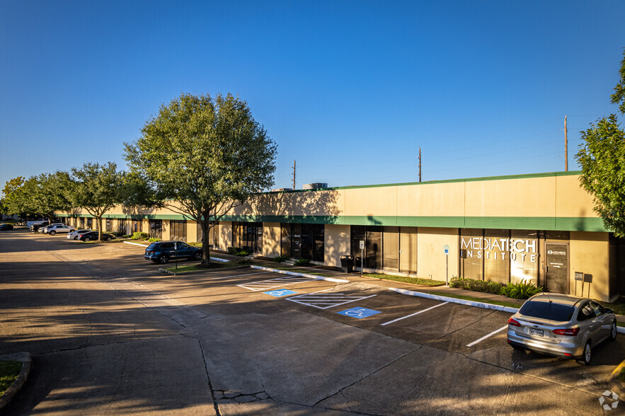 3300-3352 Walnut Bend Ln, Houston, TX for rent - Building Photo - Image 2 of 3