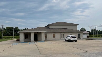 1124 N Main St, Sikeston, MO for rent Building Photo- Image 1 of 7