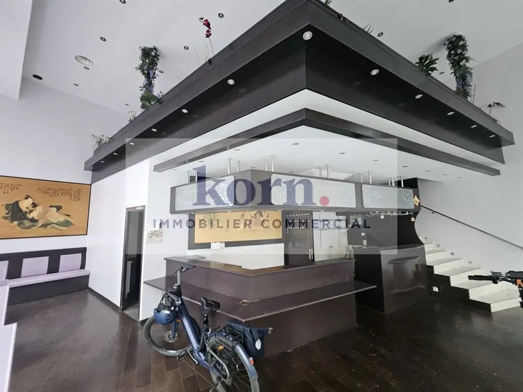 Retail in Paris to rent Building Photo- Image 1 of 10