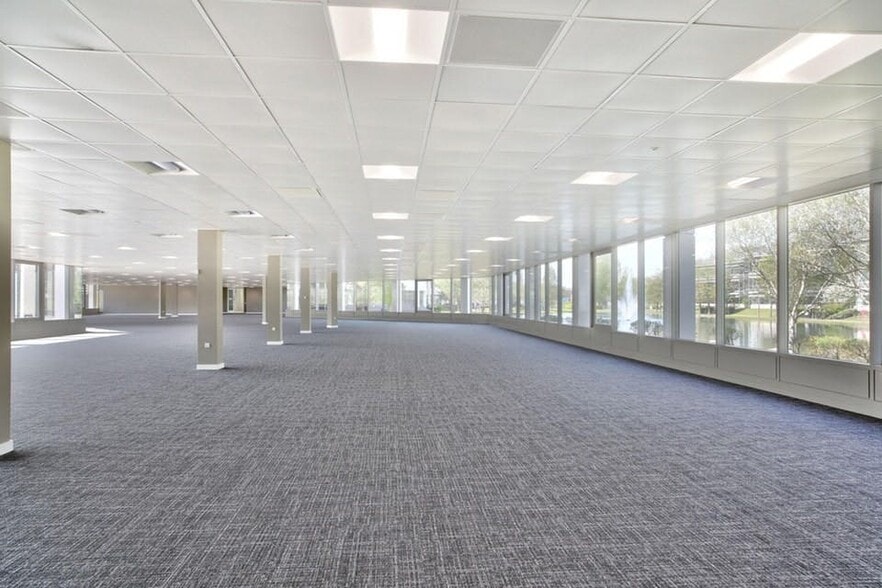 Waterside Dr, Reading to rent - Interior Photo - Image 3 of 9