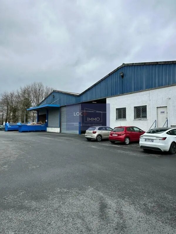 Location Entrepôt 3 100 m² - Photo 1