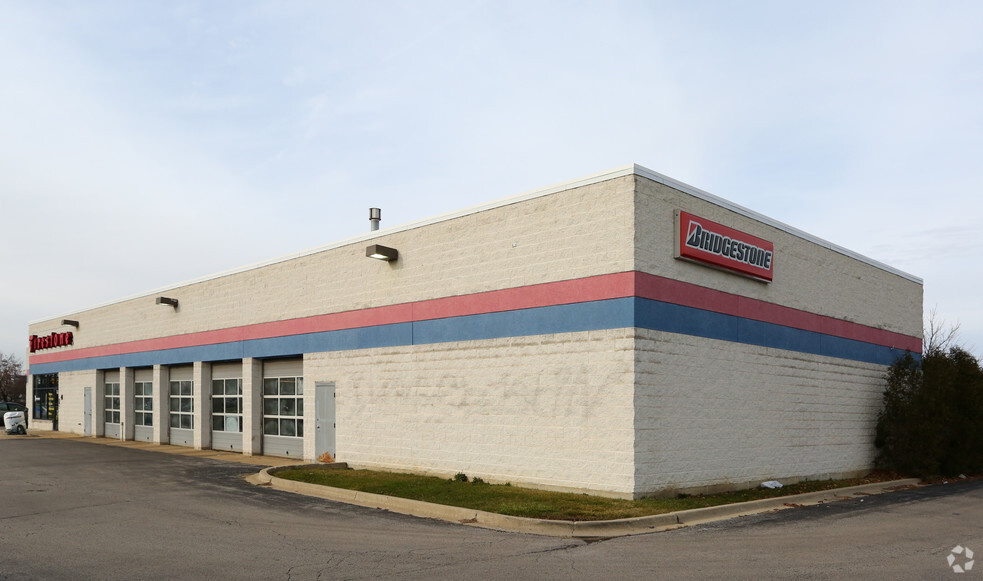 7010 Grand Ave, Gurnee, IL for rent - Building Photo - Image 2 of 4