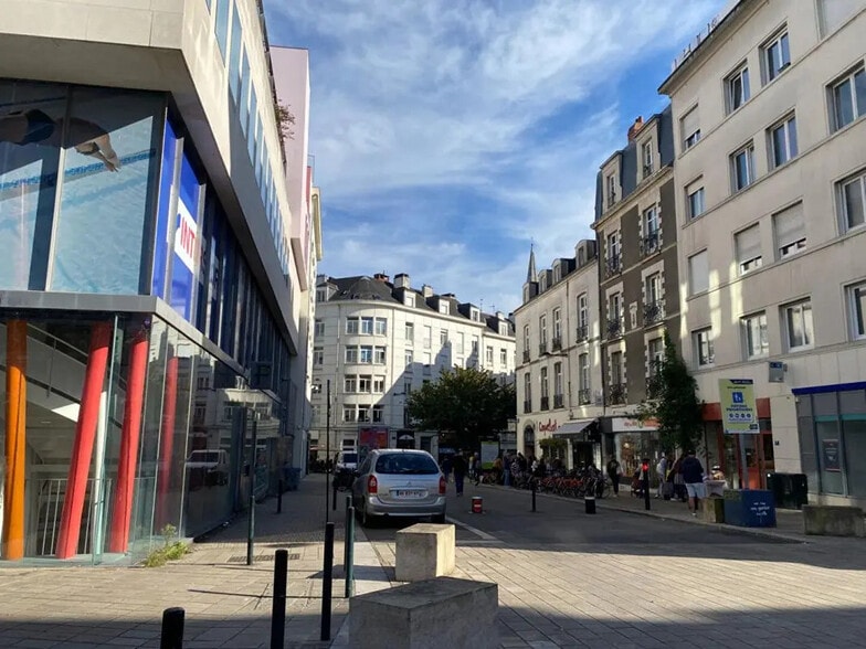Retail in Nantes to rent - Building Photo - Image 2 of 7