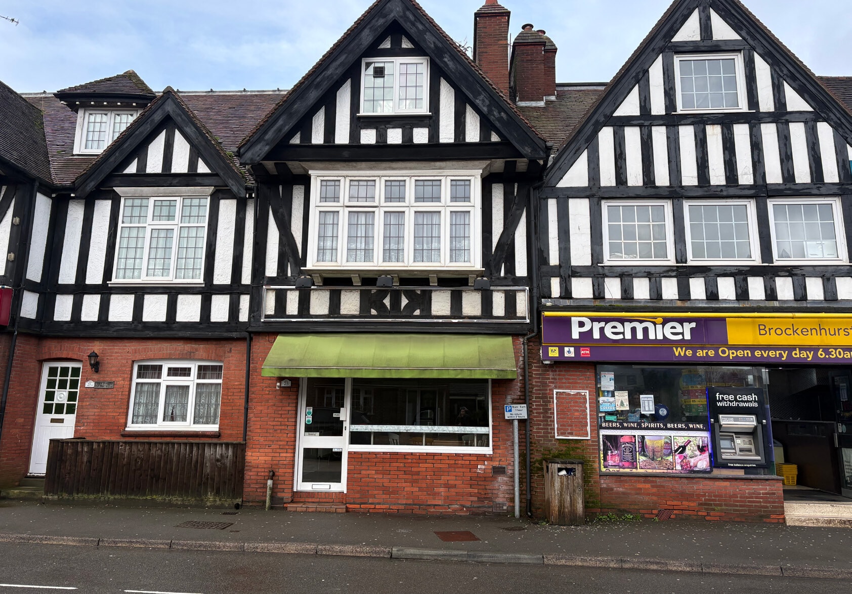 25 Lyndhurst Rd, Brockenhurst to rent Building Photo- Image 1 of 5