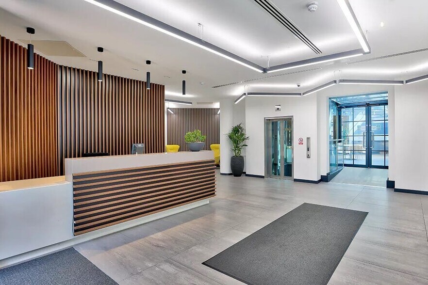 1 Park Rd, Bracknell to rent - Building Photo - Image 3 of 16