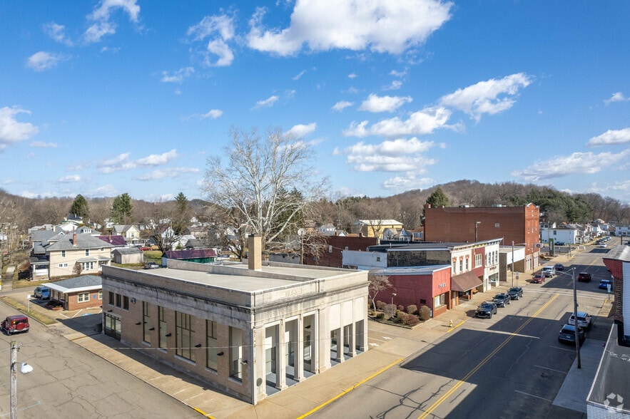 150 W Main St, Newcomerstown, OH for rent - Building Photo - Image 2 of 30