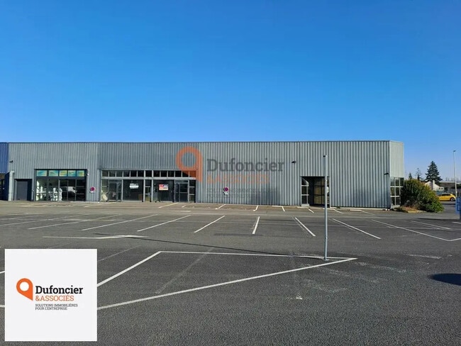Location Commerce 270 m² à 310 m²