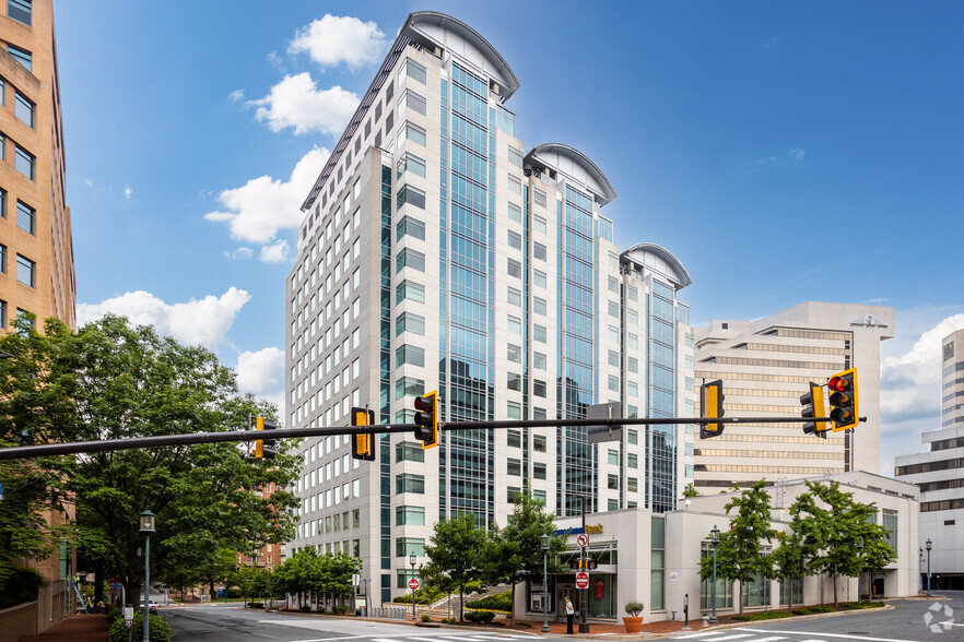 2 Bethesda Metro Ctr, Bethesda, MD for rent - Building Photo - Image 1 of 4