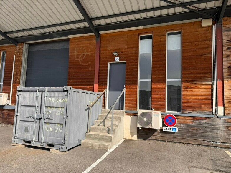 Light Industrial in Saint-Priest for sale - Building Photo - Image 1 of 11