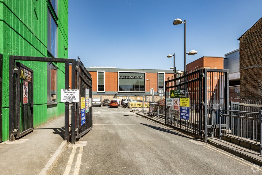 The Grand Arcade, Wigan to rent - Building Photo - Image 3 of 5