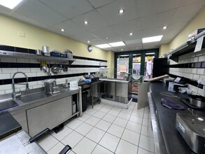 66-66A High St, Poole to rent Interior Photo- Image 2 of 5