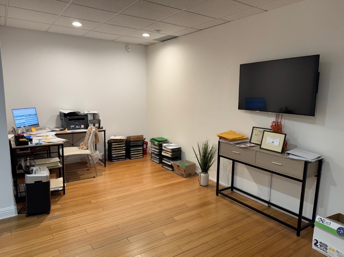 7010-7012 Reseda Blvd, Reseda, CA to rent Interior Photo- Image 1 of 4