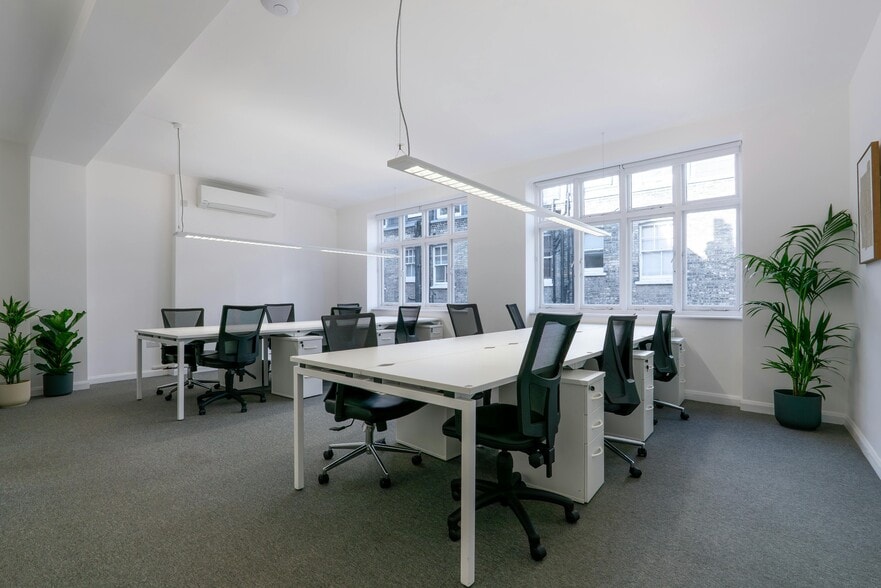 13 David Mews, London to rent - Building Photo - Image 2 of 8