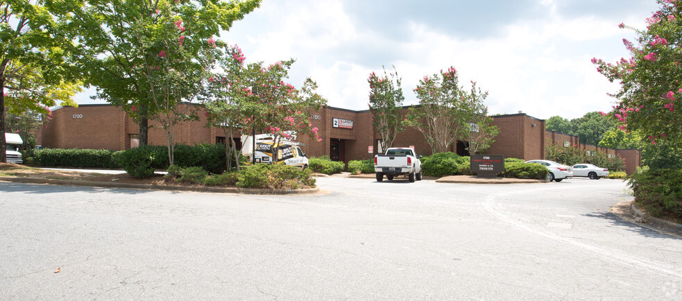 1700 Cumberland Point Dr SE, Marietta, GA for sale - Primary Photo - Image 1 of 1