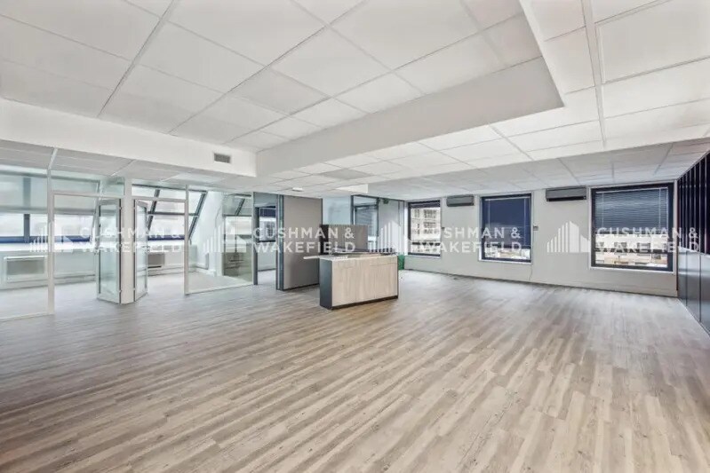 2 Rue De La Renaissance, Antony to rent - Interior Photo - Image 3 of 14