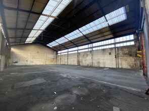 98 Birchfield Ln, Oldbury to rent Interior Photo- Image 1 of 6