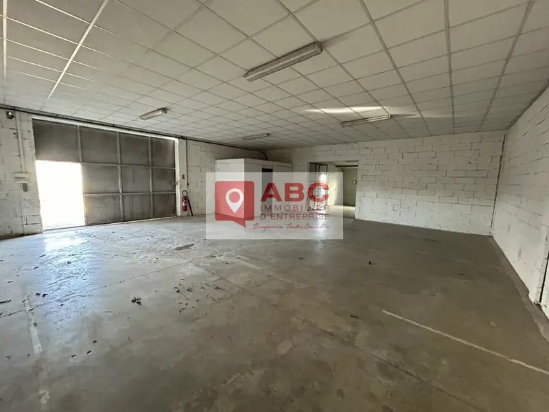 Location Local d'activités 150 m² - Photo 1