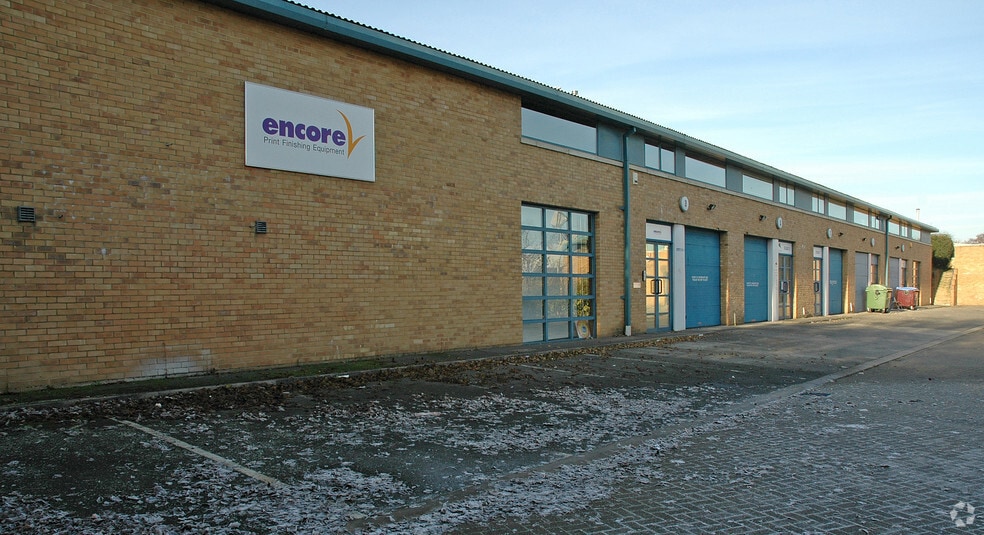 Boscombe Rd, Dunstable to rent - Building Photo - Image 2 of 4