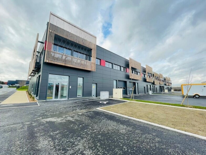 Industrial in Créteil to rent - Building Photo - Image 2 of 6