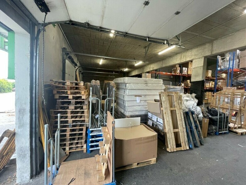 Light Industrial in Genas to rent - Interior Photo - Image 2 of 12