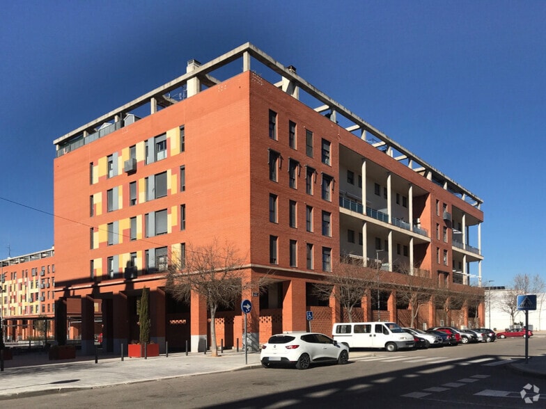 Retail in Azuqueca de Henares, Guadalajara to rent - Primary Photo - Image 1 of 2