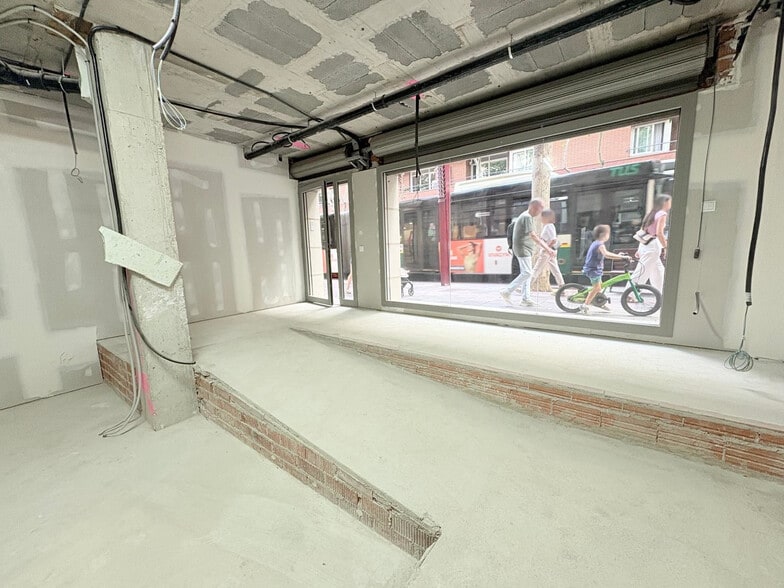 Retail in Sabadell, Barcelona to rent - Interior Photo - Image 2 of 2