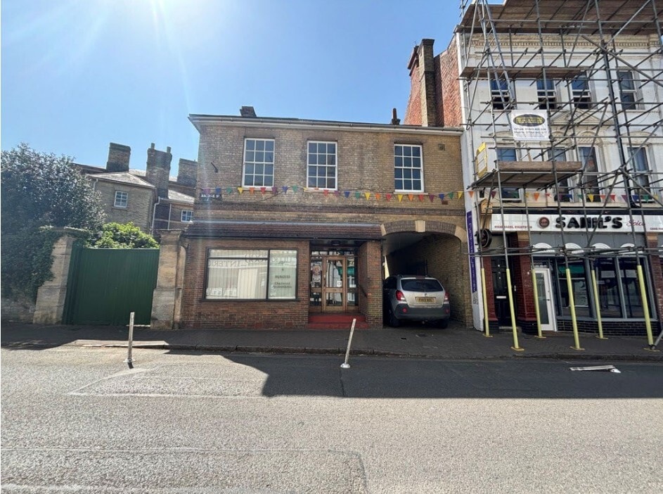 20 Bridge St, Leighton Buzzard to rent Building Photo- Image 1 of 3