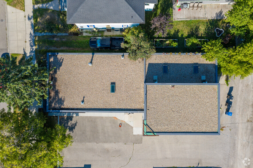 1046 18th Ave SE, Calgary, AB for rent - Aerial - Image 2 of 10