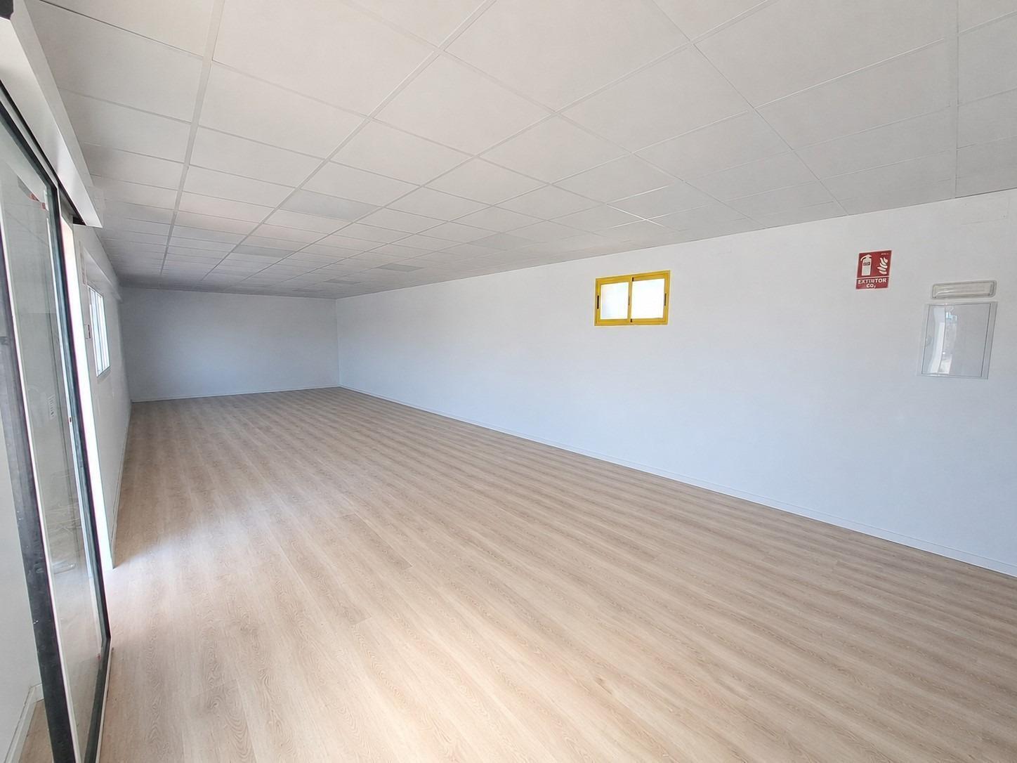 Retail in Carcaixent to rent Interior Photo- Image 1 of 12