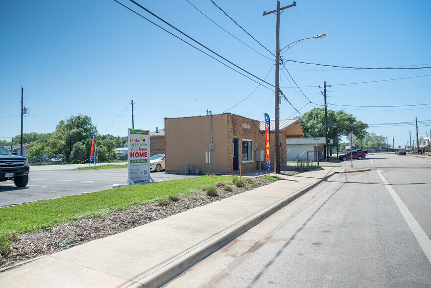 2319 Main St, Waller, TX for rent - Building Photo - Image 3 of 5