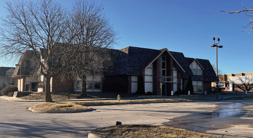 1516 Valley West Dr, West Des Moines 50266 Office for Sale UK