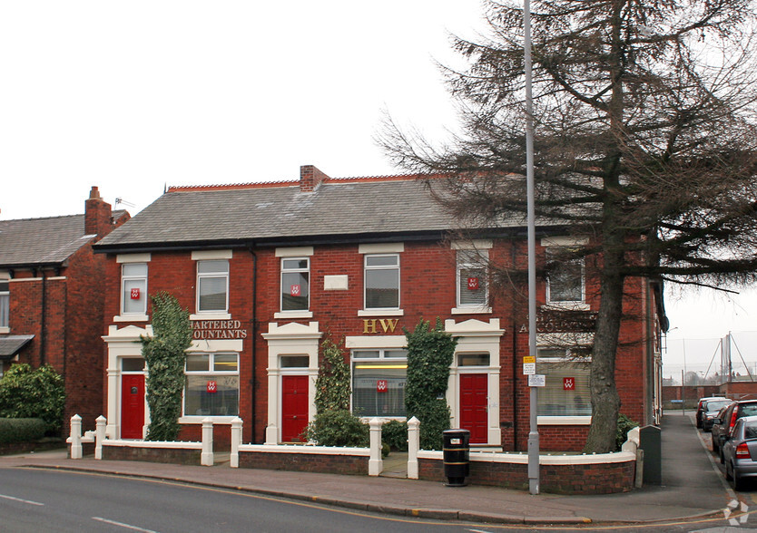 120-124 Towngate, Leyland for sale - Primary Photo - Image 1 of 1