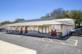 1111 N Walnut Ave, New Braunfels, TX for rent Building Photo- Image 1 of 17