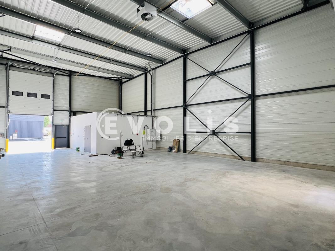 Light Industrial in Savigny-le-Temple to rent Interior Photo- Image 1 of 8