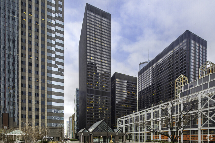 225 N Michigan Ave, Chicago, IL for rent - Building Photo - Image 2 of 5