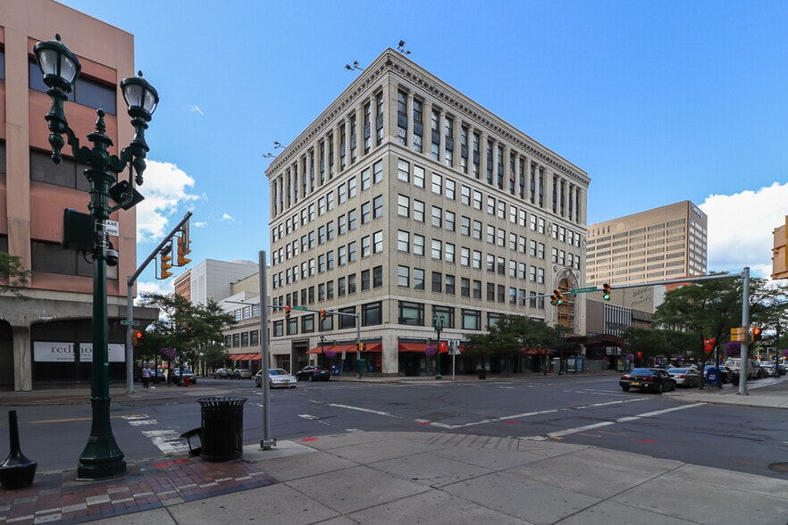 108-122 W Jefferson St, Syracuse, NY for rent - Primary Photo - Image 1 of 6