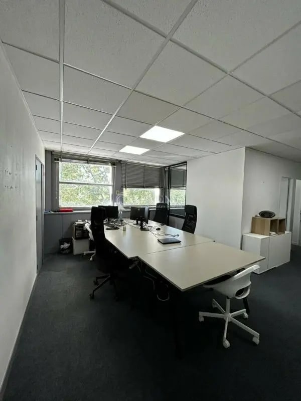 Location Bureaux 65 m² - Photo 1