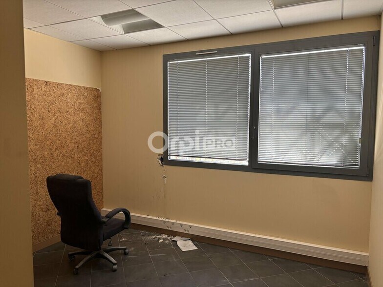 Office in Avignon for sale - Interior Photo - Image 2 of 4